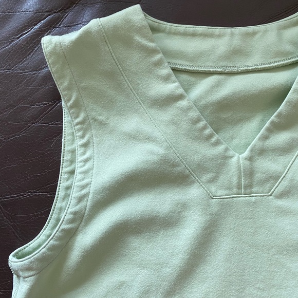🍋 Lululemon Opal Green V-Neck Tank Top - Picture 2 of 4